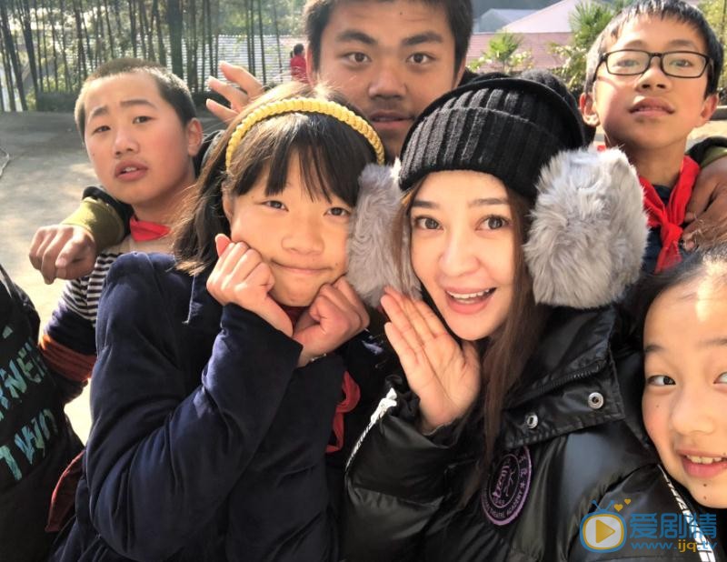 童唯佳与人合照 童唯佳高清写真_童唯佳高清剧照