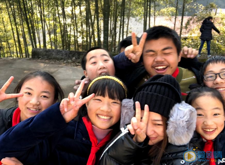 童唯佳与人合照 童唯佳高清写真_童唯佳高清剧照