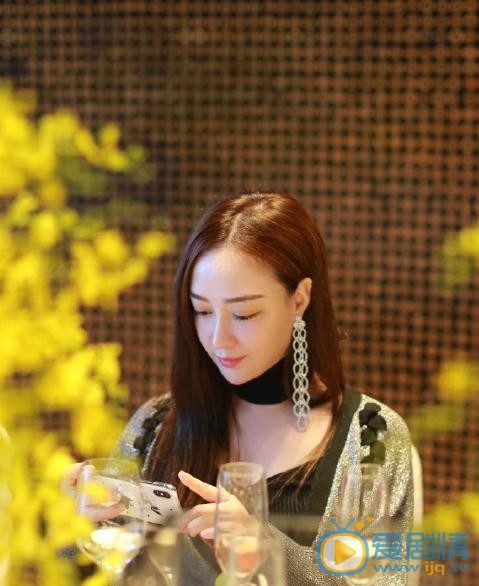童唯佳与人合照 童唯佳高清写真_童唯佳高清剧照