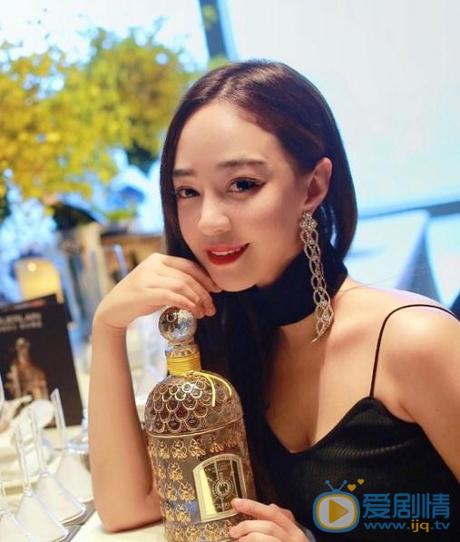 童唯佳与人合照 童唯佳高清写真_童唯佳高清剧照