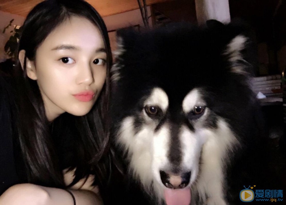 宋小莹宠物合照 宋小莹高清写真_宋小莹高清剧照