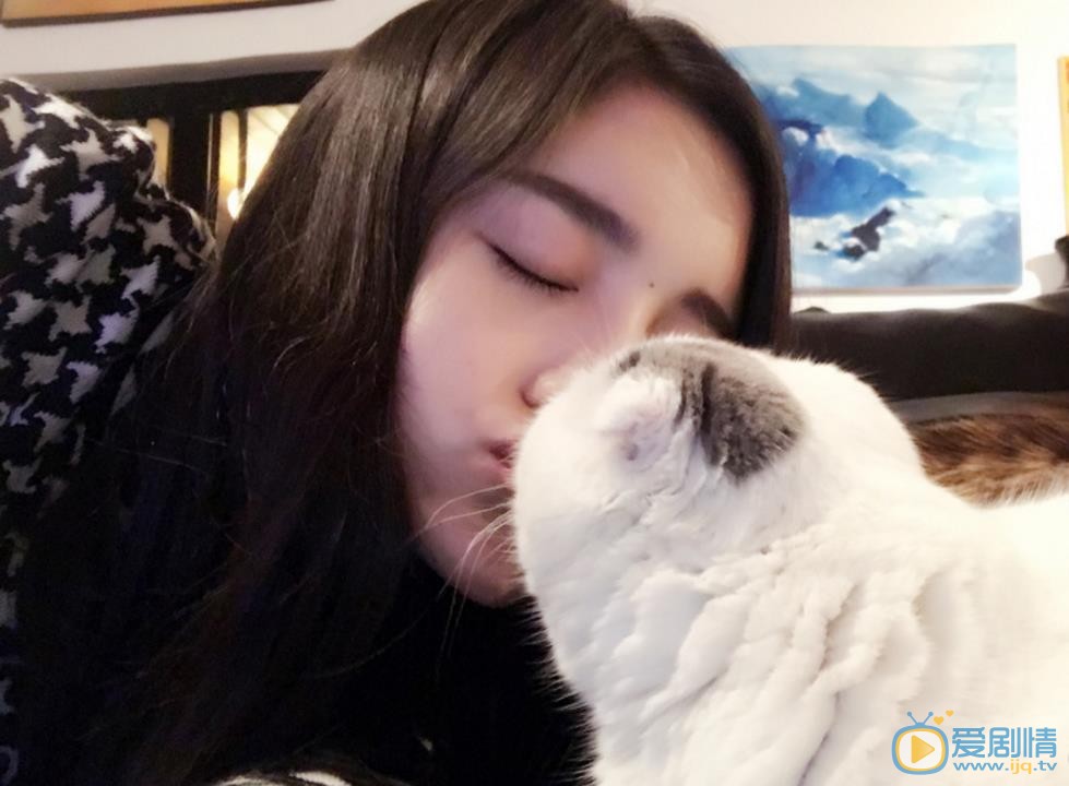宋小莹宠物合照 宋小莹高清写真_宋小莹高清剧照