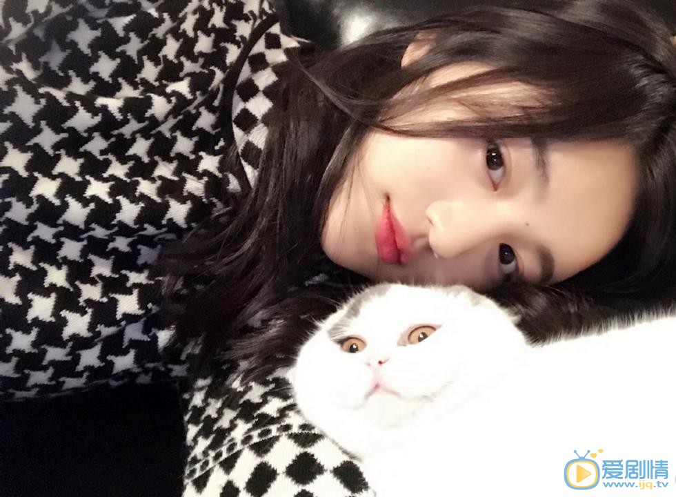 宋小莹宠物合照 宋小莹高清写真_宋小莹高清剧照
