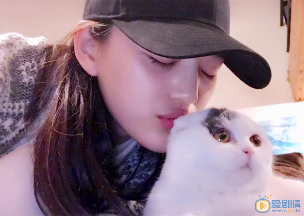 宋小莹宠物合照 宋小莹高清写真_宋小莹高清剧照