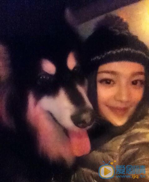 宋小莹宠物合照 宋小莹高清写真_宋小莹高清剧照