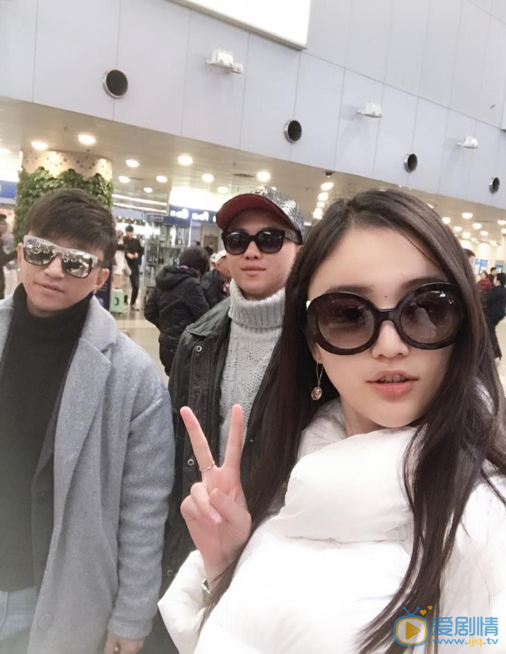 宋小莹与人合照 宋小莹高清写真_宋小莹高清剧照