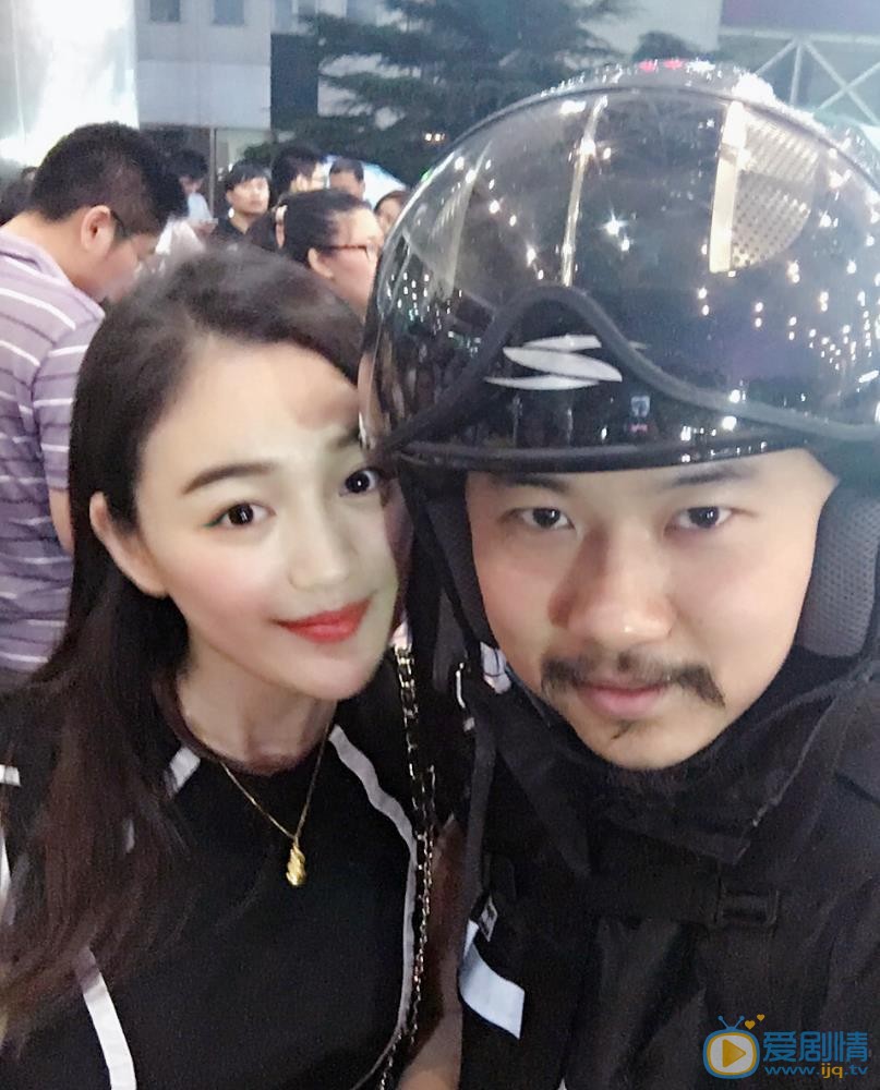 宋小莹与人合照 宋小莹高清写真_宋小莹高清剧照