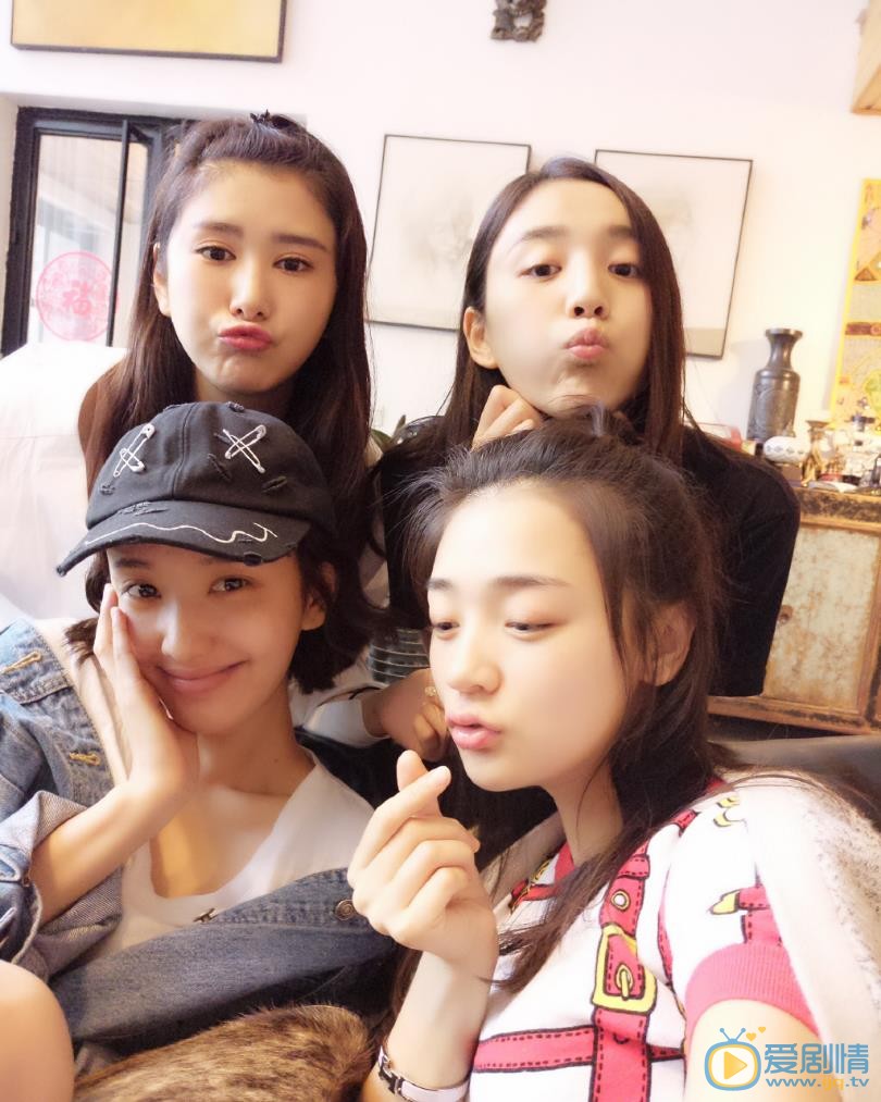 宋小莹与人合照 宋小莹高清写真_宋小莹高清剧照
