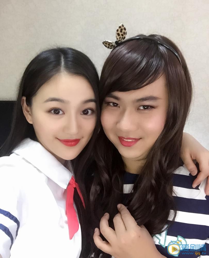 宋小莹与人合照 宋小莹高清写真_宋小莹高清剧照