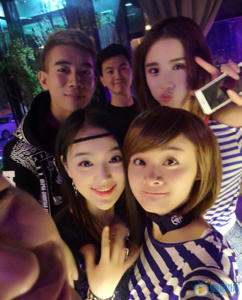宋小莹与人合照 宋小莹高清写真_宋小莹高清剧照