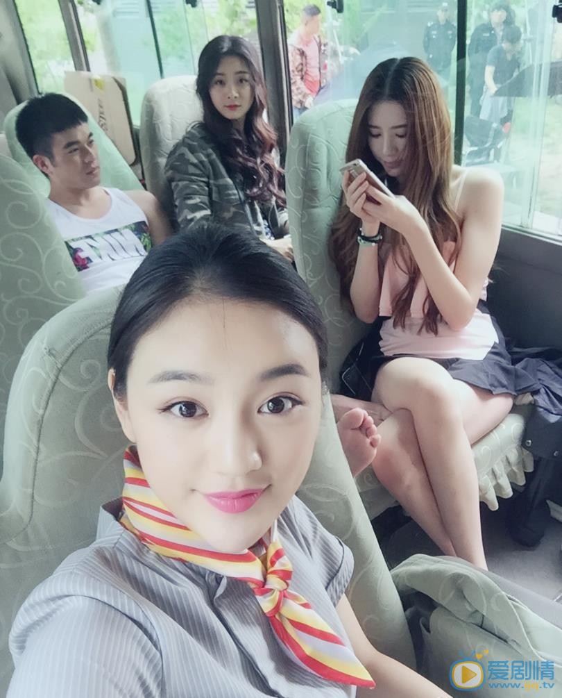宋小莹与人合照 宋小莹高清写真_宋小莹高清剧照