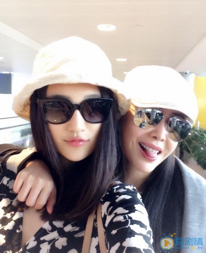 宋小莹与人合照 宋小莹高清写真_宋小莹高清剧照