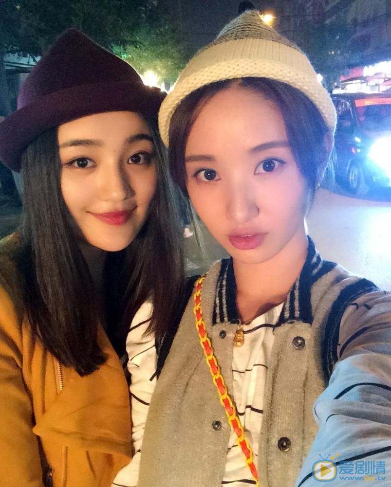 宋小莹与人合照 宋小莹高清写真_宋小莹高清剧照