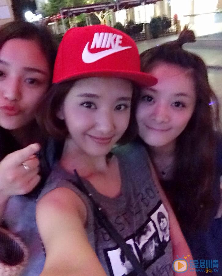 宋小莹与人合照 宋小莹高清写真_宋小莹高清剧照