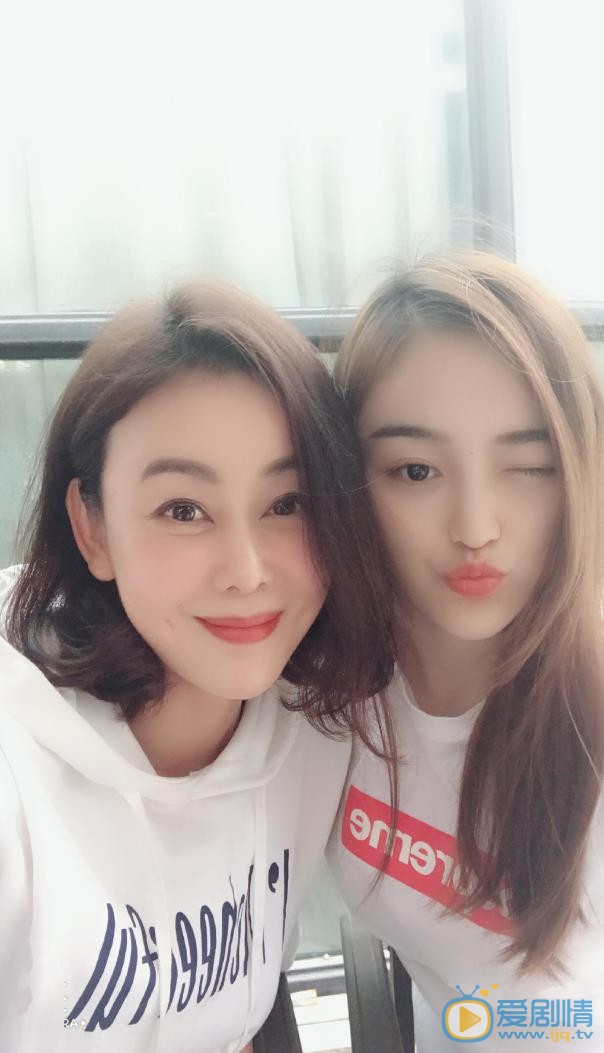 宋小莹闺蜜合照 宋小莹高清写真_宋小莹高清剧照