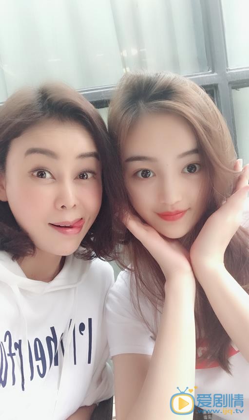 宋小莹闺蜜合照 宋小莹高清写真_宋小莹高清剧照
