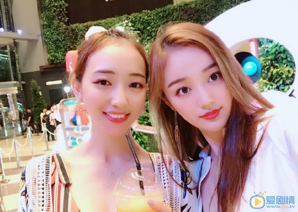 宋小莹闺蜜合照 宋小莹高清写真_宋小莹高清剧照
