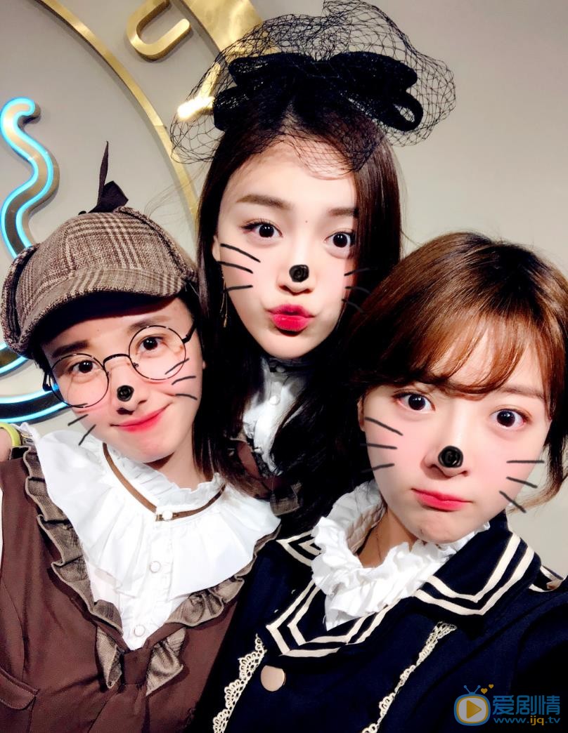 宋小莹闺蜜合照 宋小莹高清写真_宋小莹高清剧照
