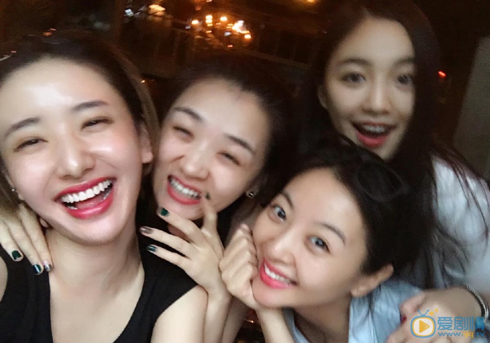 宋小莹闺蜜合照 宋小莹高清写真_宋小莹高清剧照