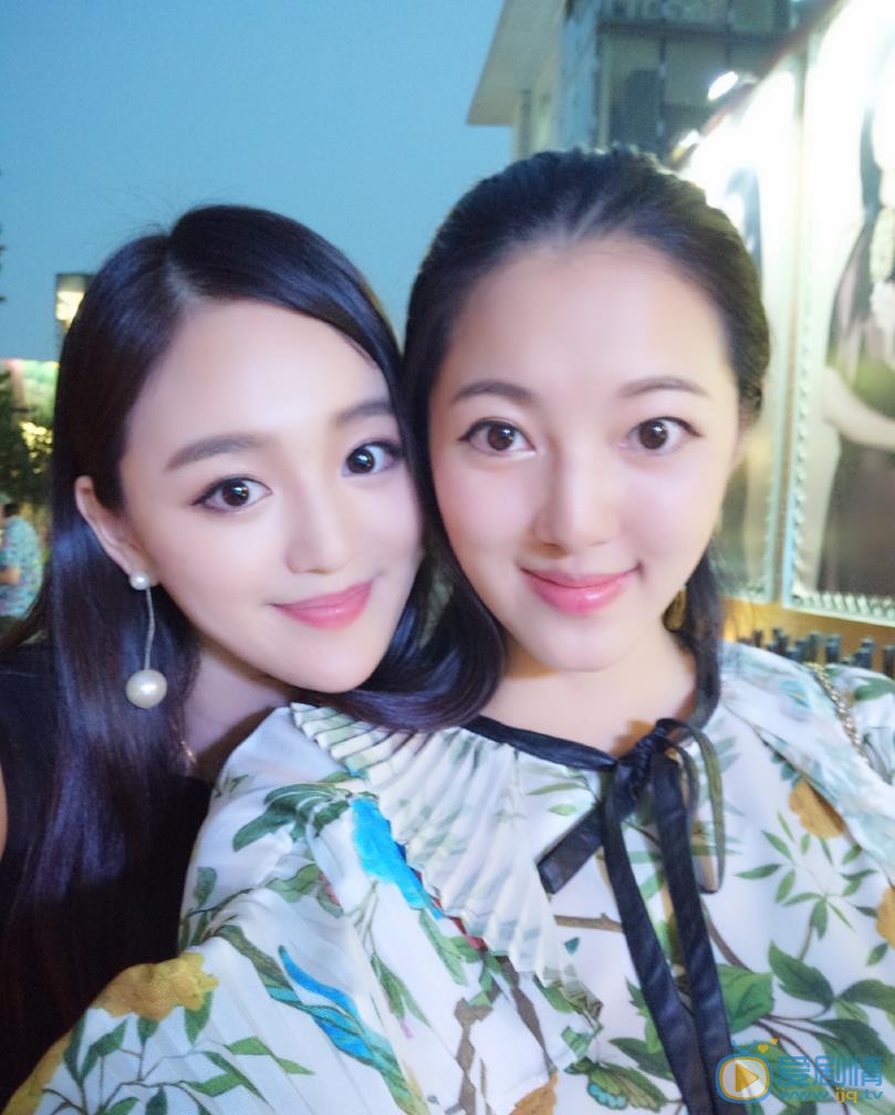 宋小莹闺蜜合照 宋小莹高清写真_宋小莹高清剧照