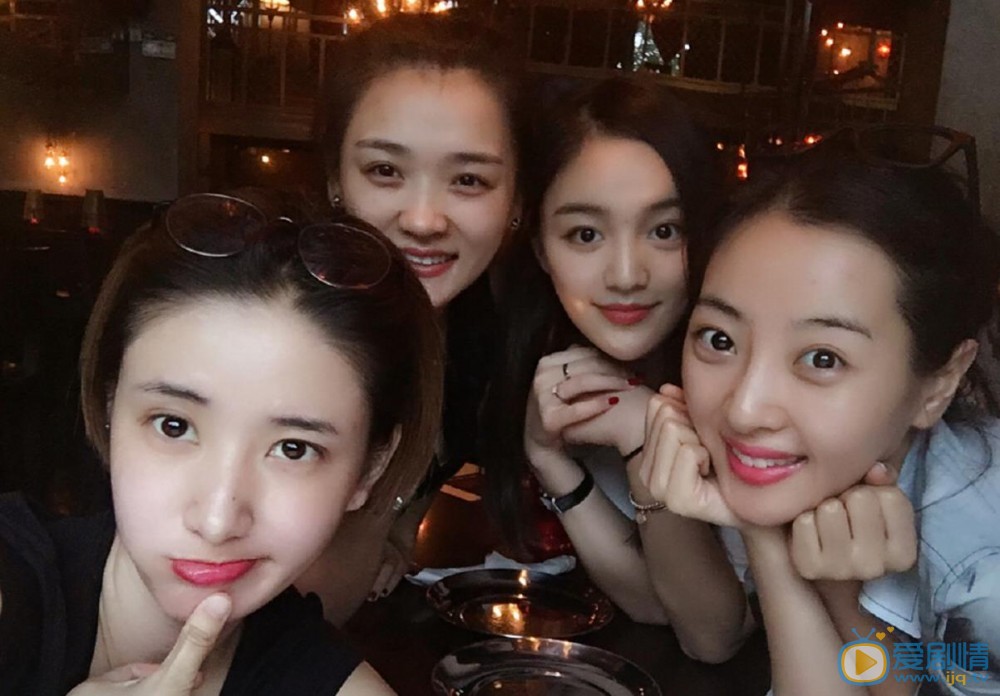 宋小莹闺蜜合照 宋小莹高清写真_宋小莹高清剧照