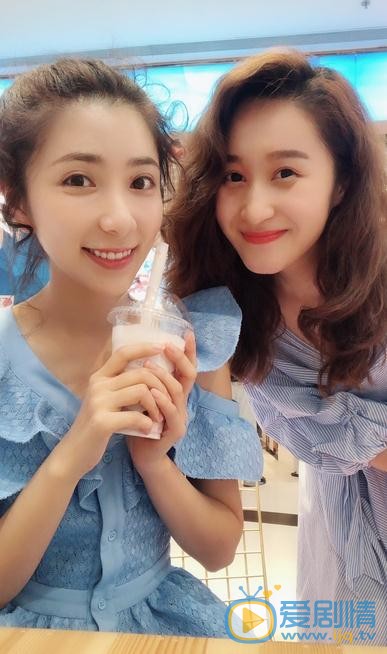贝枭雄与人合照 贝枭雄高清写真_贝枭雄高清剧照