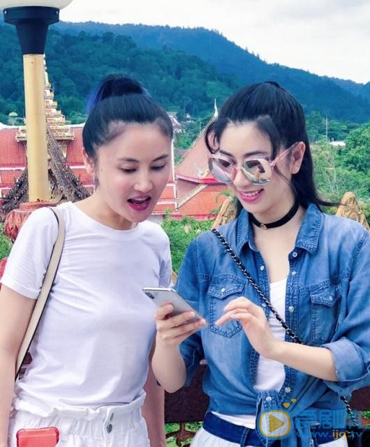 贝枭雄与人合照 贝枭雄高清写真_贝枭雄高清剧照
