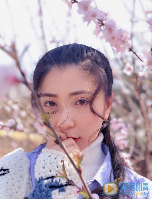 贝枭雄花儿写真 贝枭雄高清写真_贝枭雄高清剧照