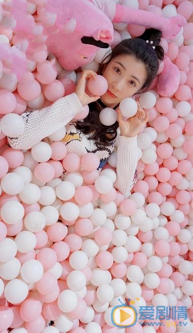 贝枭雄粉色写真 贝枭雄高清写真_贝枭雄高清剧照