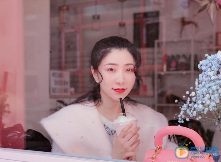 贝枭雄粉色写真 贝枭雄高清写真_贝枭雄高清剧照