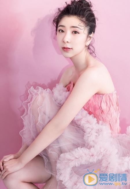 贝枭雄粉色写真 贝枭雄高清写真_贝枭雄高清剧照