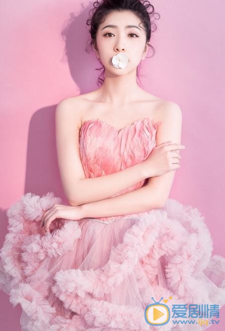 贝枭雄粉色写真 贝枭雄高清写真_贝枭雄高清剧照
