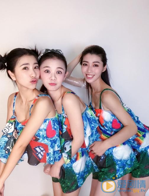 贝枭雄与人合照 贝枭雄高清写真_贝枭雄高清剧照