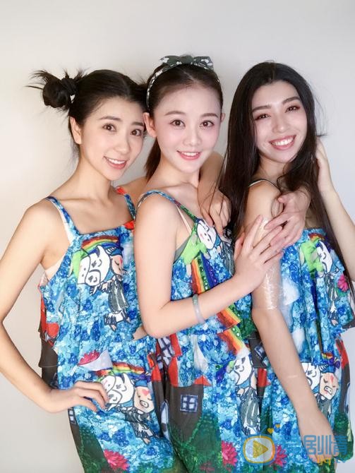 贝枭雄与人合照 贝枭雄高清写真_贝枭雄高清剧照