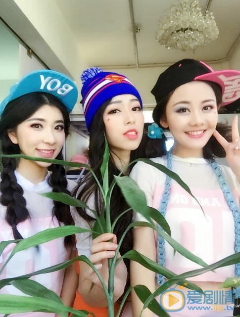 贝枭雄与人合照 贝枭雄高清写真_贝枭雄高清剧照