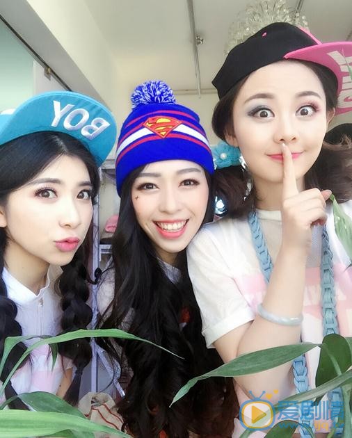 贝枭雄与人合照 贝枭雄高清写真_贝枭雄高清剧照