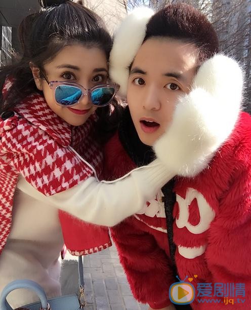 贝枭雄与人合照 贝枭雄高清写真_贝枭雄高清剧照