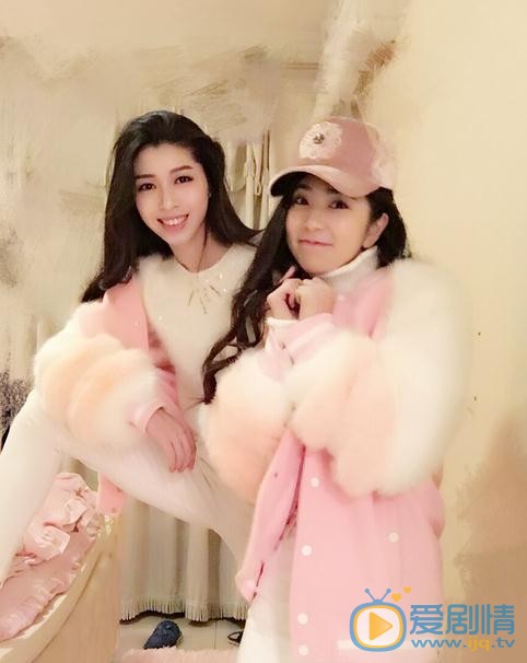 贝枭雄与人合照 贝枭雄高清写真_贝枭雄高清剧照