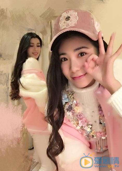 贝枭雄与人合照 贝枭雄高清写真_贝枭雄高清剧照