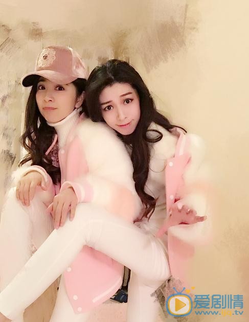 贝枭雄与人合照 贝枭雄高清写真_贝枭雄高清剧照