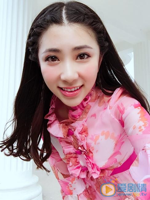 贝枭雄与人合照 贝枭雄高清写真_贝枭雄高清剧照