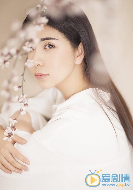 贝枭雄花儿写真 贝枭雄高清写真_贝枭雄高清剧照