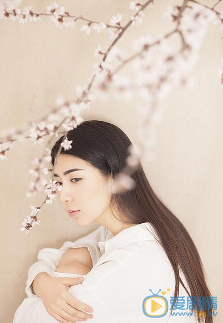贝枭雄花儿写真 贝枭雄高清写真_贝枭雄高清剧照