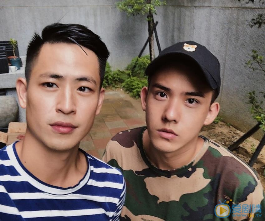 蔡振廷与他人和照 蔡振廷高清写真_蔡振廷高清剧照