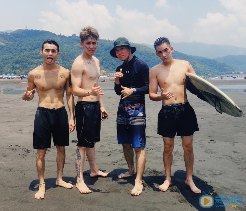 蔡振廷与他人和照 蔡振廷高清写真_蔡振廷高清剧照