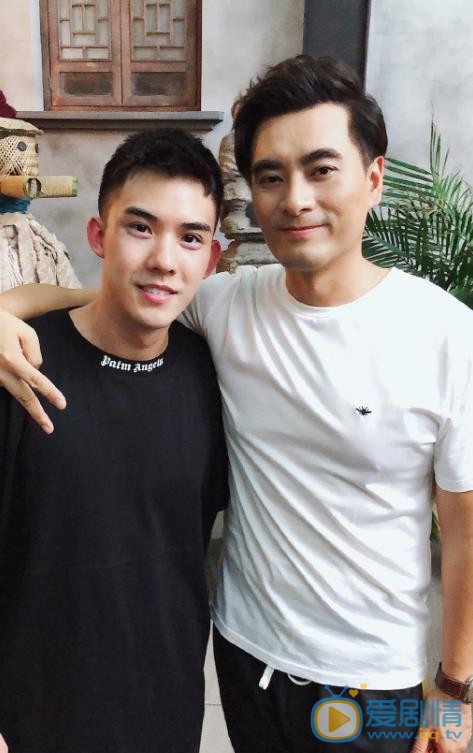 蔡振廷与他人和照 蔡振廷高清写真_蔡振廷高清剧照