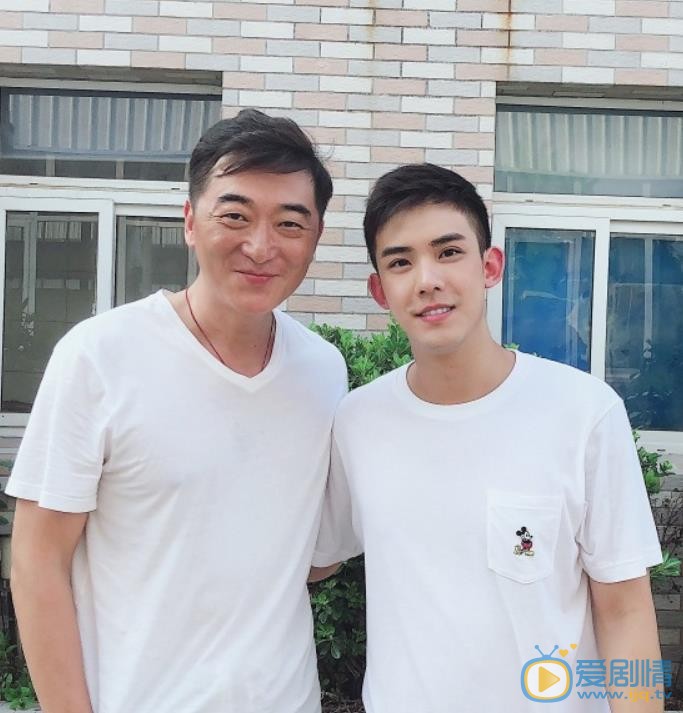 蔡振廷与他人和照 蔡振廷高清写真_蔡振廷高清剧照