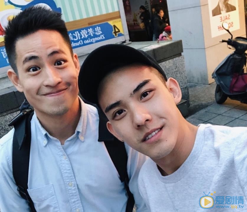 蔡振廷与他人和照 蔡振廷高清写真_蔡振廷高清剧照