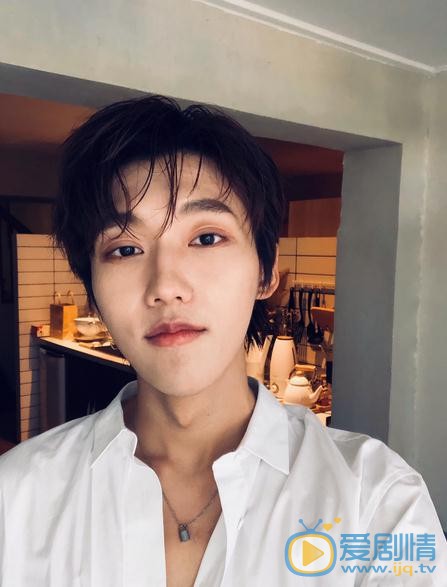 师铭泽生活照 师铭泽高清写真_师铭泽高清剧照