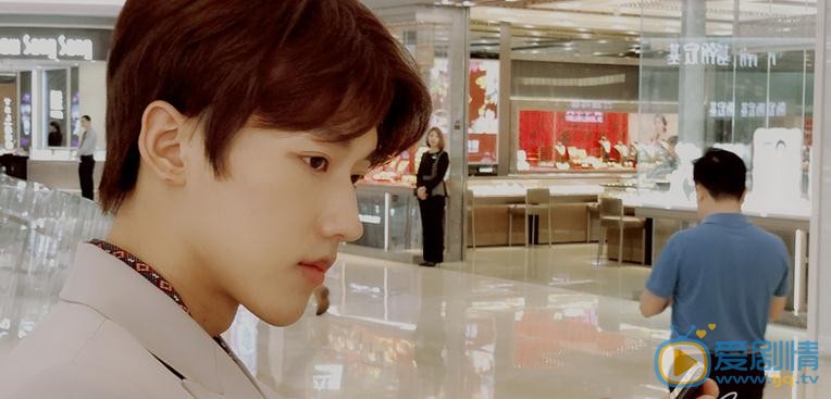 师铭泽生活照 师铭泽高清写真_师铭泽高清剧照